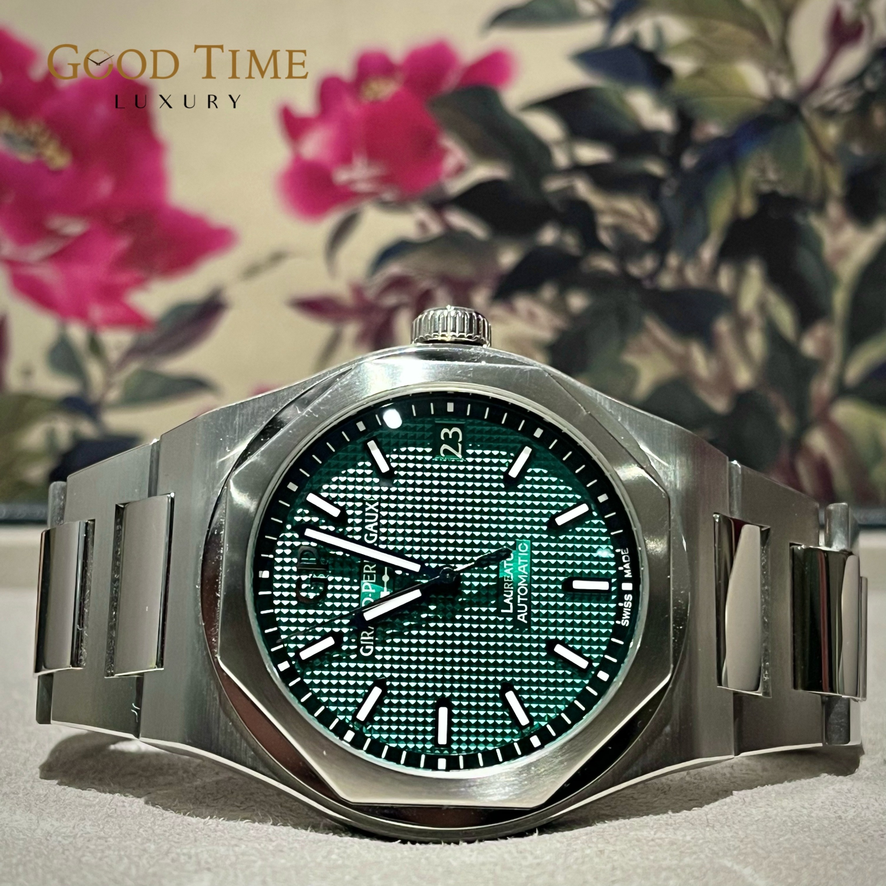 2022 NOV Girard Perregaux Laureato Green Dial 42mm 81010