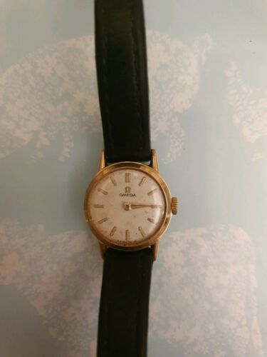 vintage ladies watch leather strap