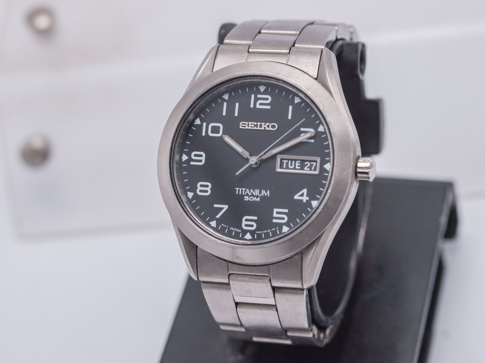 2004 Seiko 7N43 0AB0 Men s Quartz Day Date 37mm Titanium Field