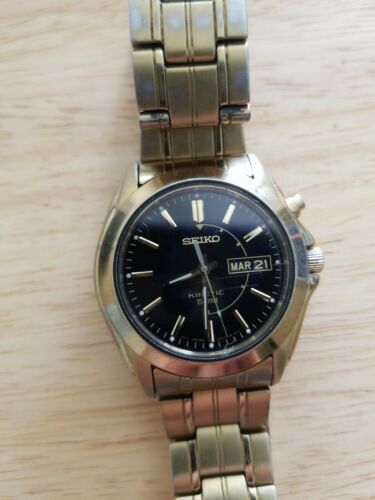 Men s Seiko Kinetic 5M63 0AH0 Gold Tone 50M Day Date Watch works