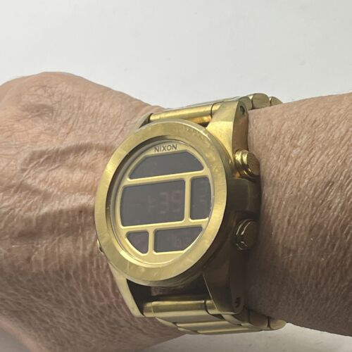 Nixon “The authentic Unit” Gold watch BIG