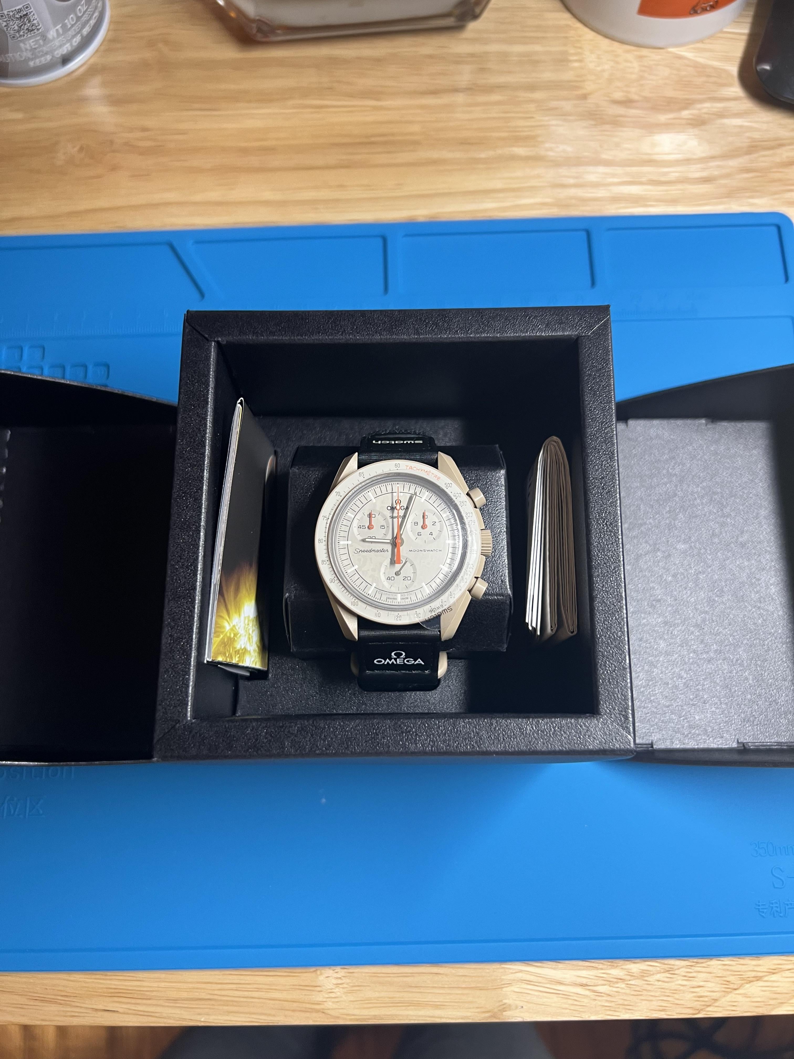 RARE Swatch Omega Mission To Neptune Moonswatch Blue SO33N100 box