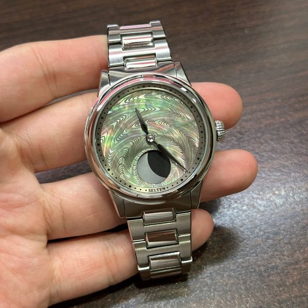 selten-watch-m1-moonphase-cnc-guilloche-tahitian-black-mop-full-set