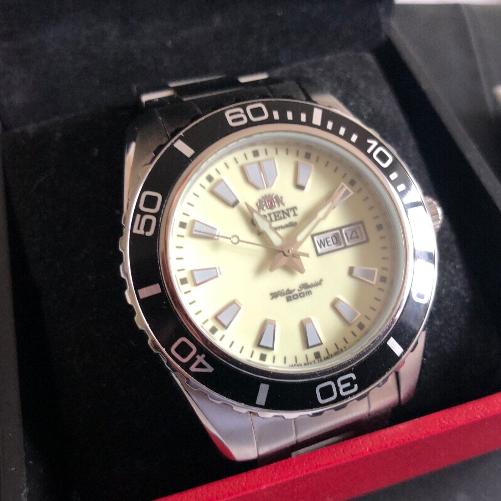 Orient mako xl online luminous dial