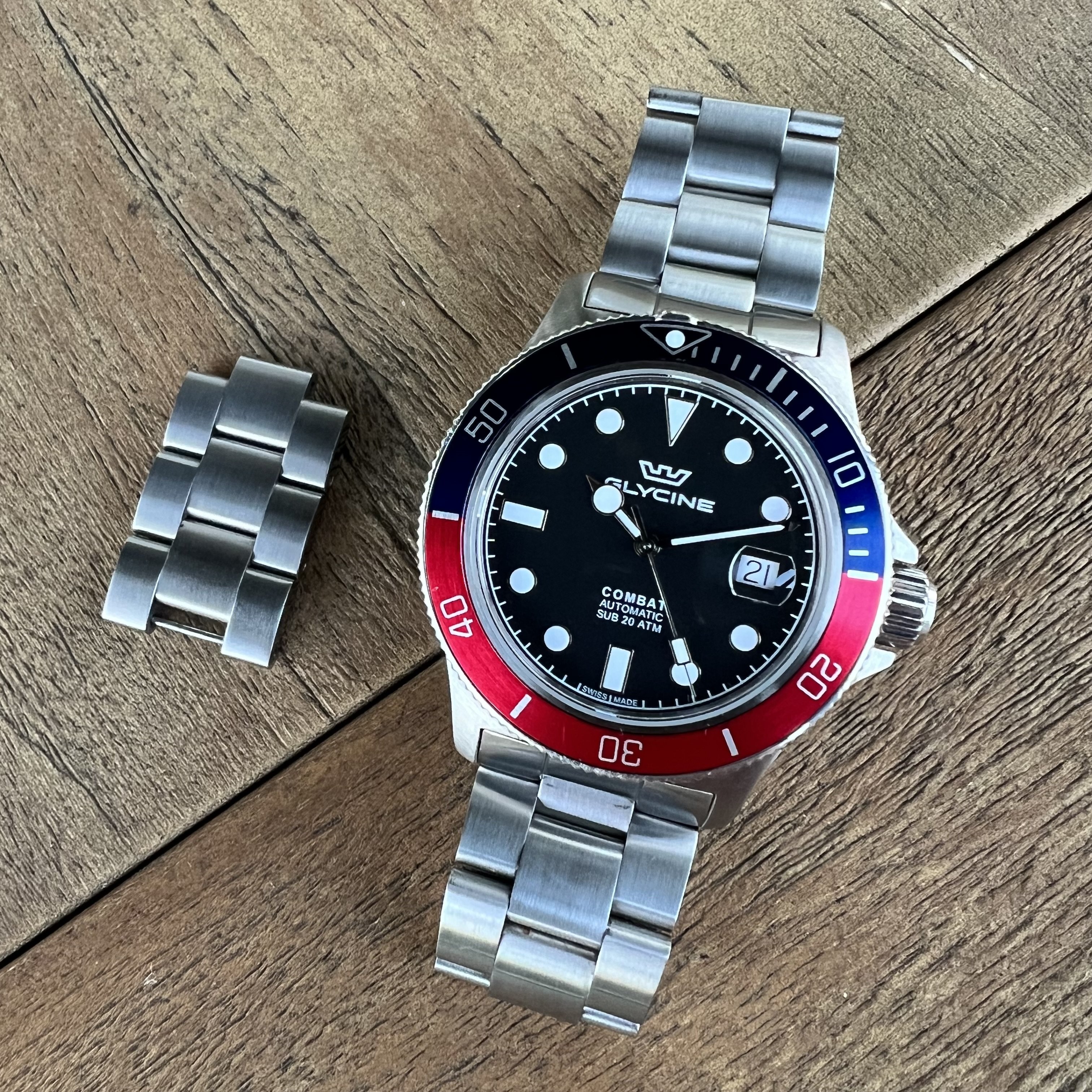 285 USD 285 USD Glycine Combat SUB Pepsi Drop LE Soda WatchCharts Marketplace