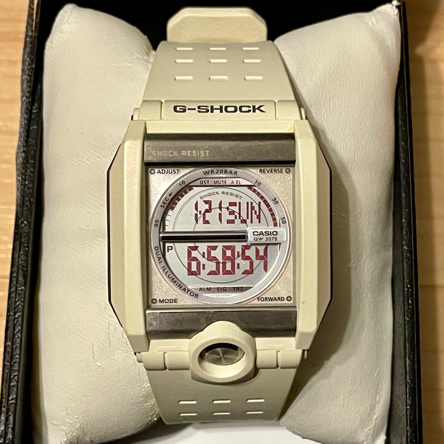 WTS Casio G Shock G 8100 7 Vintage Dual Illuminator Red LCD Display Digital Watch 8100 w Box Manual WatchCharts Marketplace