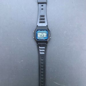 Casio 1572 F 105