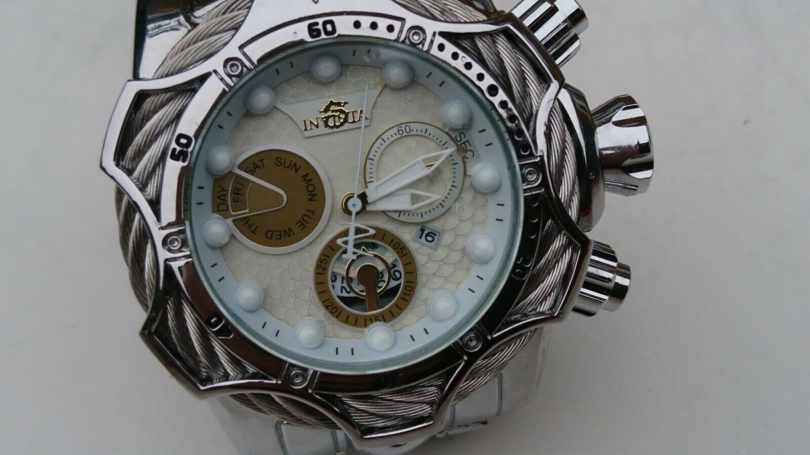 HUGE OVERSIZE INVIQTA COLLECTORS WATCH IN UN USED CONDITION. 63mm