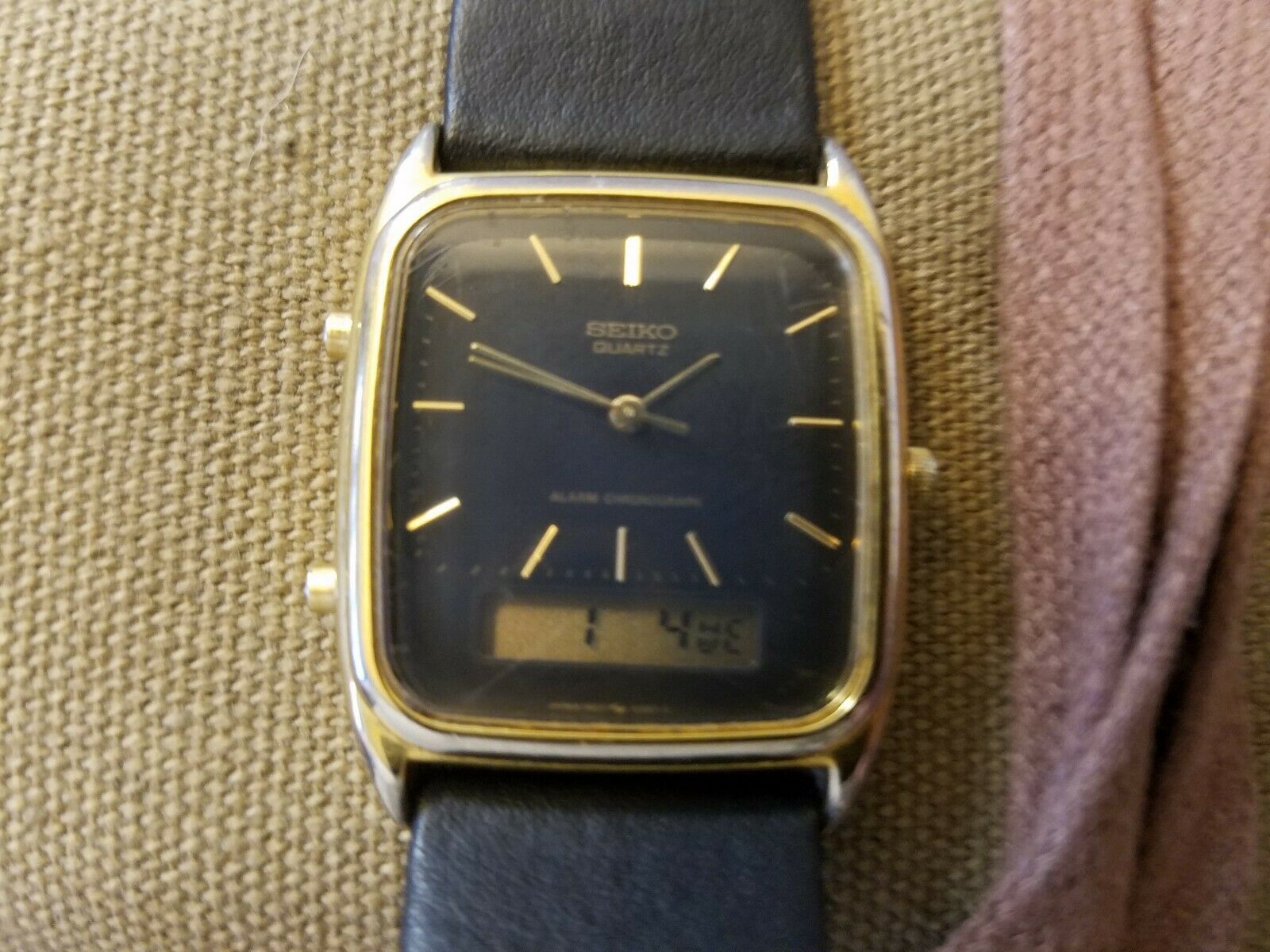 Vintage Seiko H6015430 ro Japan V Quartz Analog & Digital Alarm