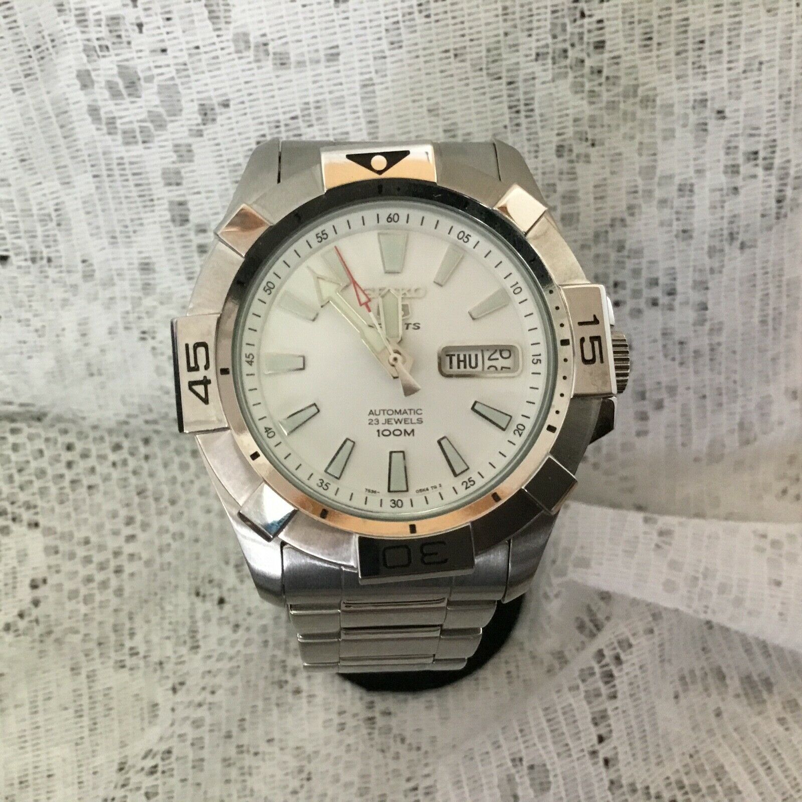 Seiko 5 Sports White Dial Stainless Steel Men display picture 2