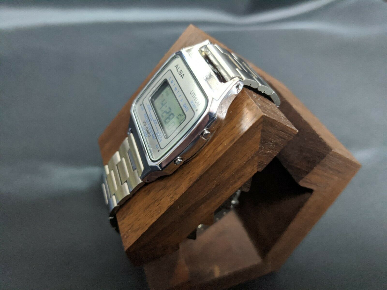 Seiko Vintage ALBA W401-5050 Digital LCD Quartz Japan 