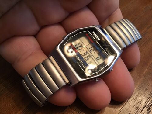 Timex quartz hotsell lithium digital watch