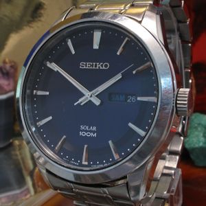 Seiko Solar 100M V158-0AS0 working day date keeping time 44