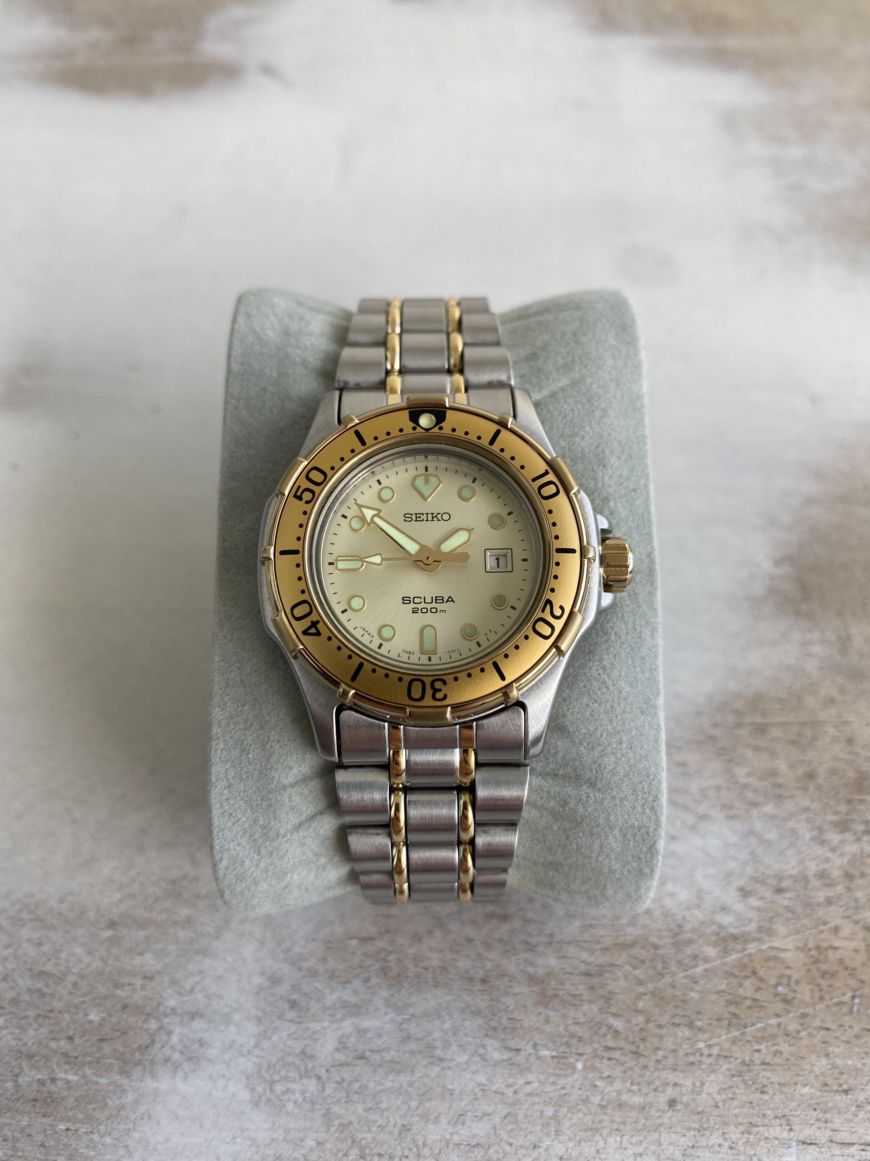 SEIKO 7N85-0010 腕時計(クォーツ)