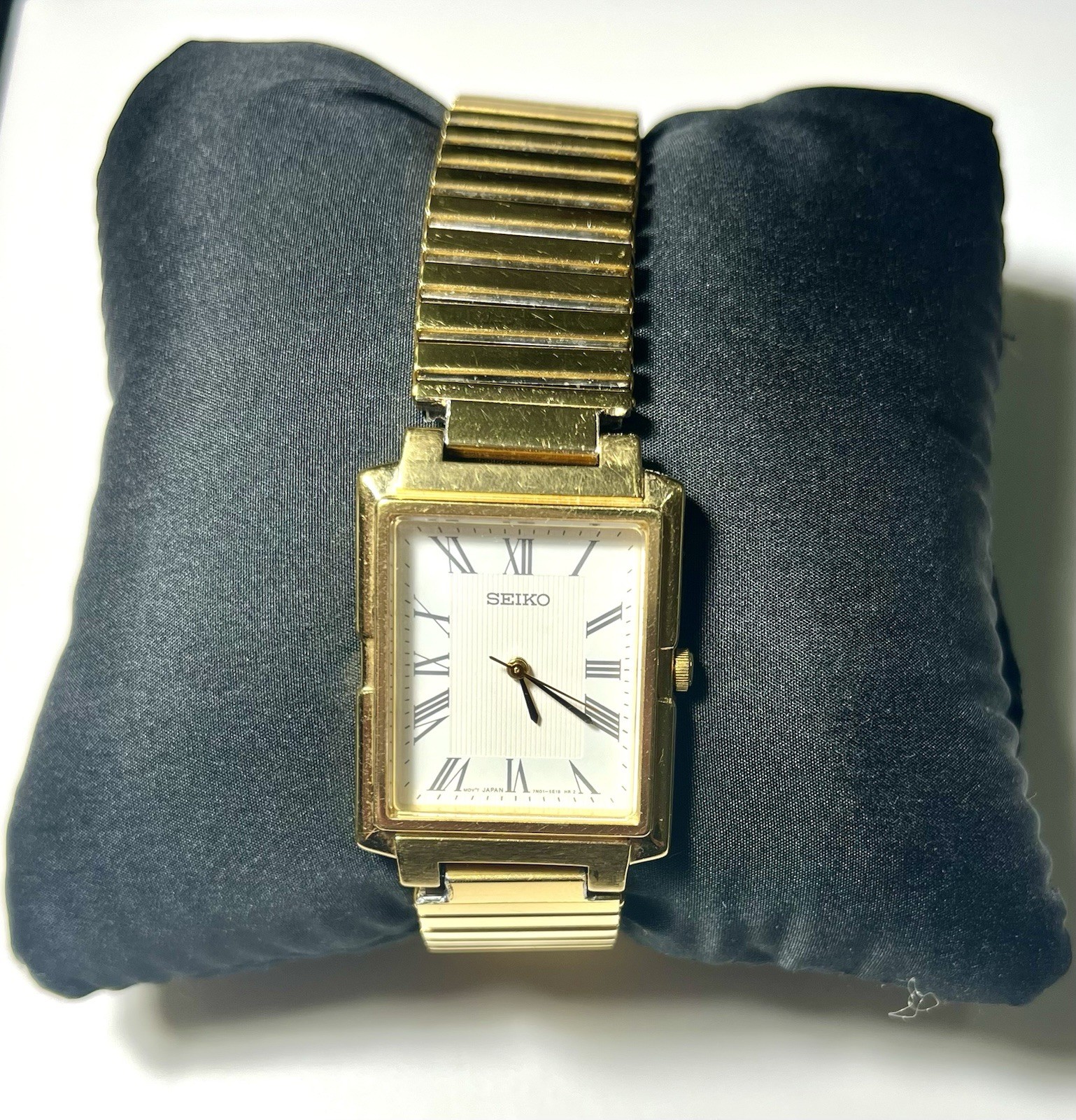 Vintage Seiko 7N01-5C90 Gold Tone Quartz Watch Roman Numeral Japan