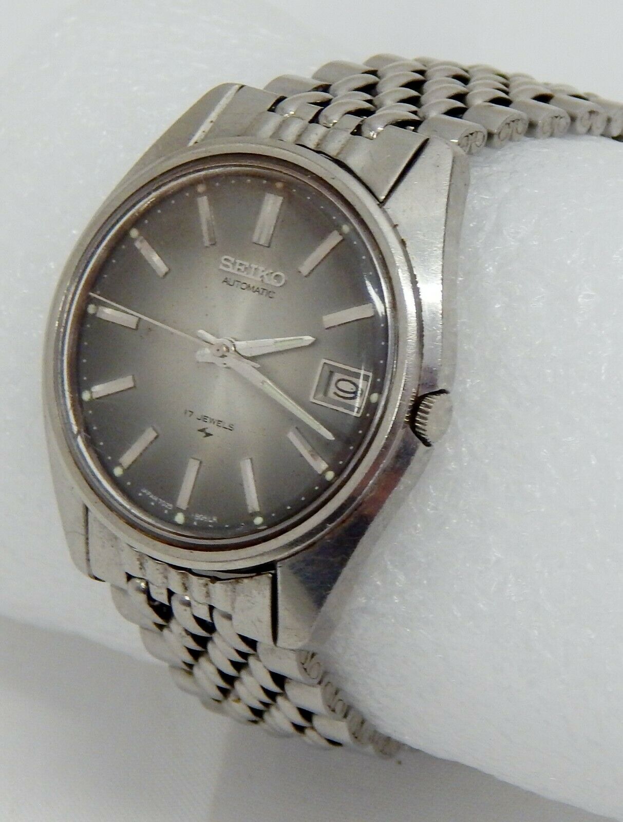 Vintage Seiko 7025-8069 Mens Watch | WatchCharts