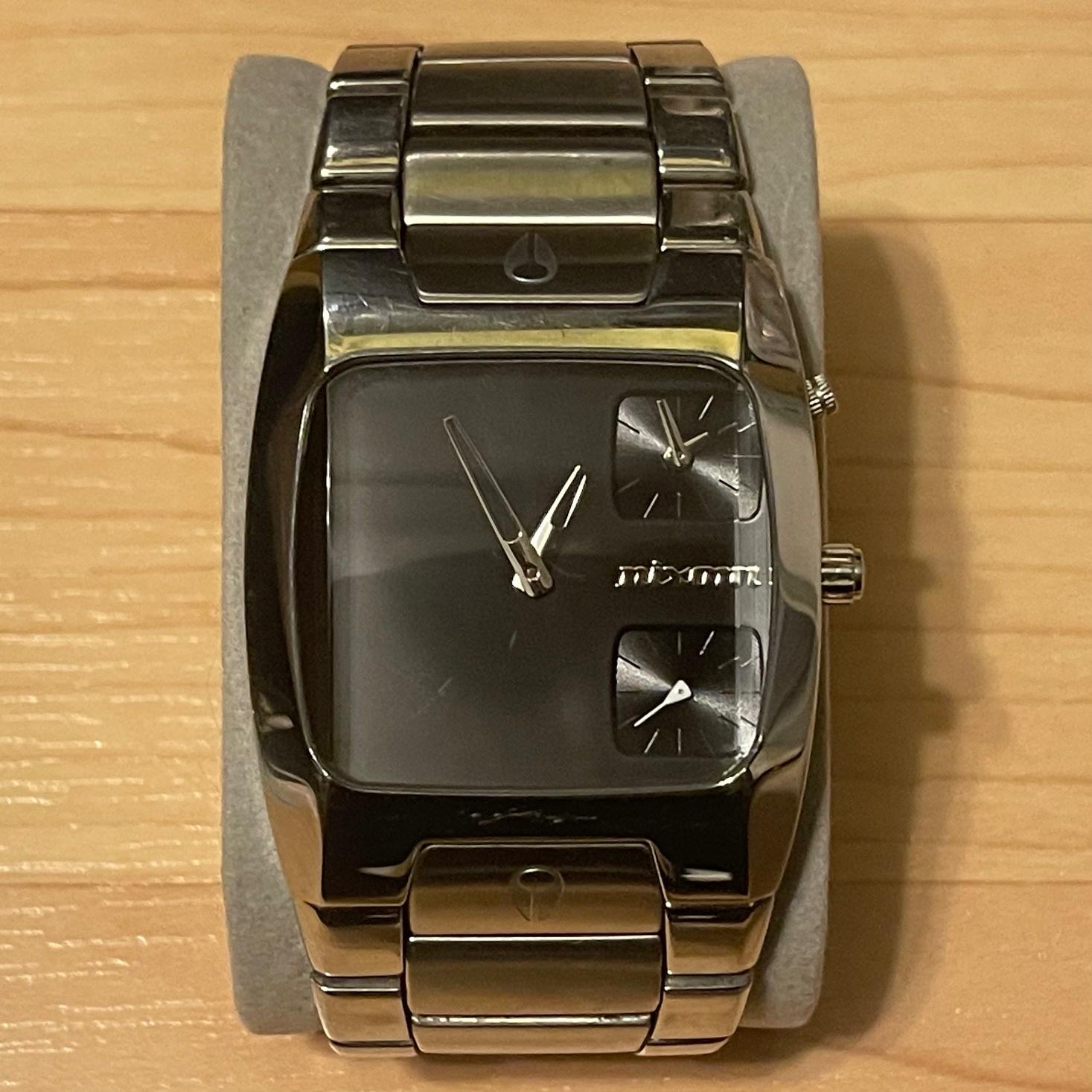 WTS Nixon The Banks Count It Black Dial Metal Men s Analog Watch WatchCharts Marketplace