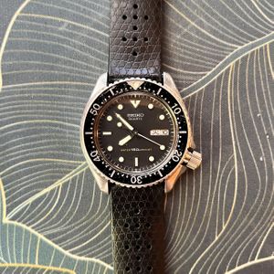 VINTAGE SEIKO QUARTZ DIVER 7C43-6011 PROFESSIONAL 200 M. JAPAN 37.5 MM.  WATCH | WatchCharts Marketplace