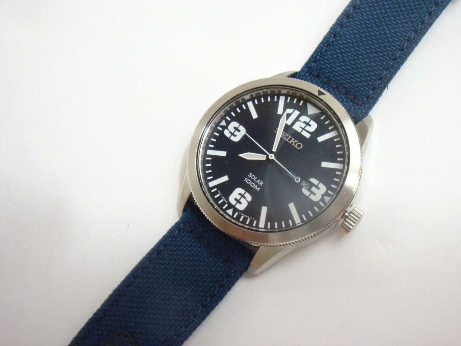 SEIKO V158-0AR0 海外モデル　ソーラー ネイビー 100m防水 Seiko Men's Solar Watch, V158-OARO, Black Dial, 100M Water Rest