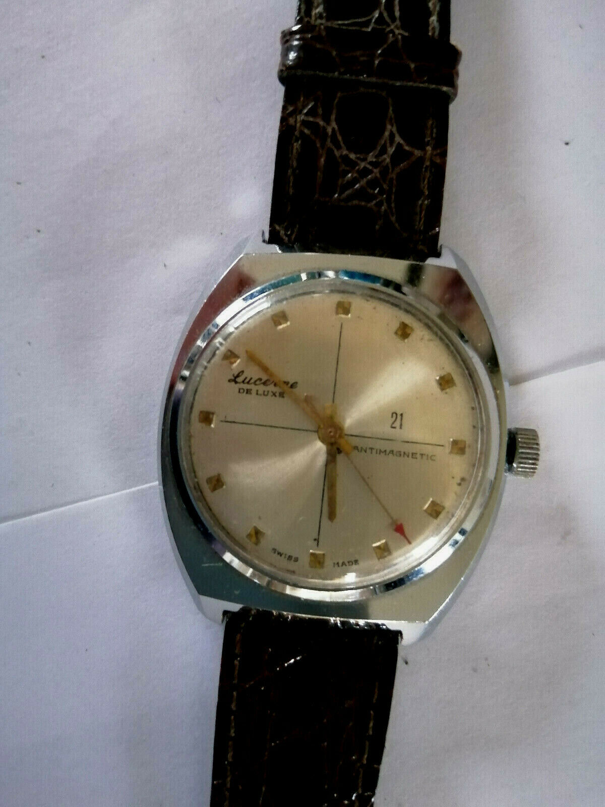 VINTAGE MENS SWISS MADE LUCERNE DE LUXE WATCH 21 JEWELS SPARES OR REPAIR ONLY WatchCharts Marketplace