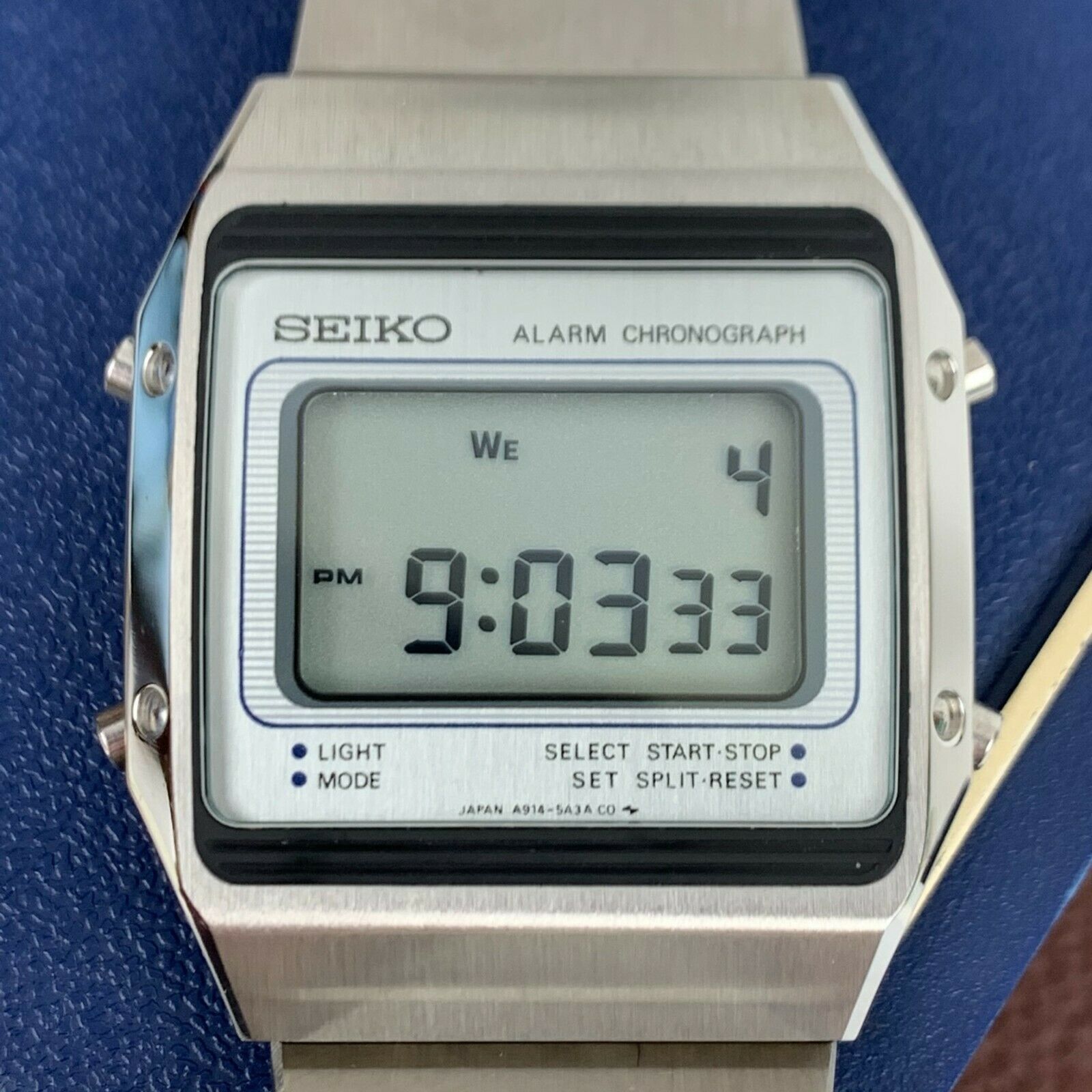 NOS 1980 s Seiko A914 5A39 LCD Quartz Digital Alarm Chronograph