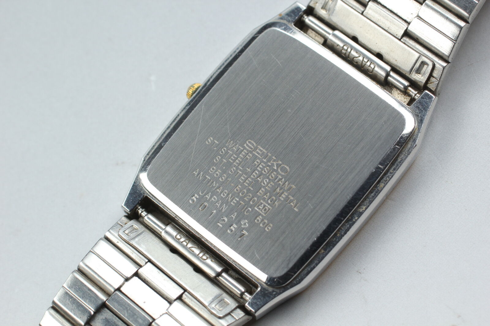 SEIKO Chronos 9531-5020 Gold Dial Tank Quartz Midsize Vintage