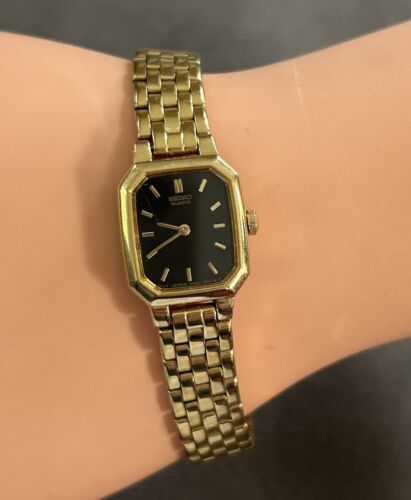 Vintage Seiko V400-5608 authentic Gold Tone Womens Watch! New Battery!