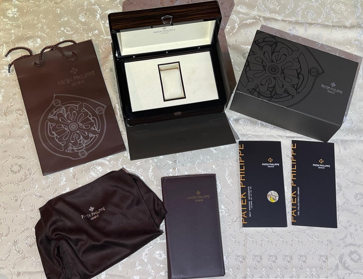 Patek philippe clearance wooden box