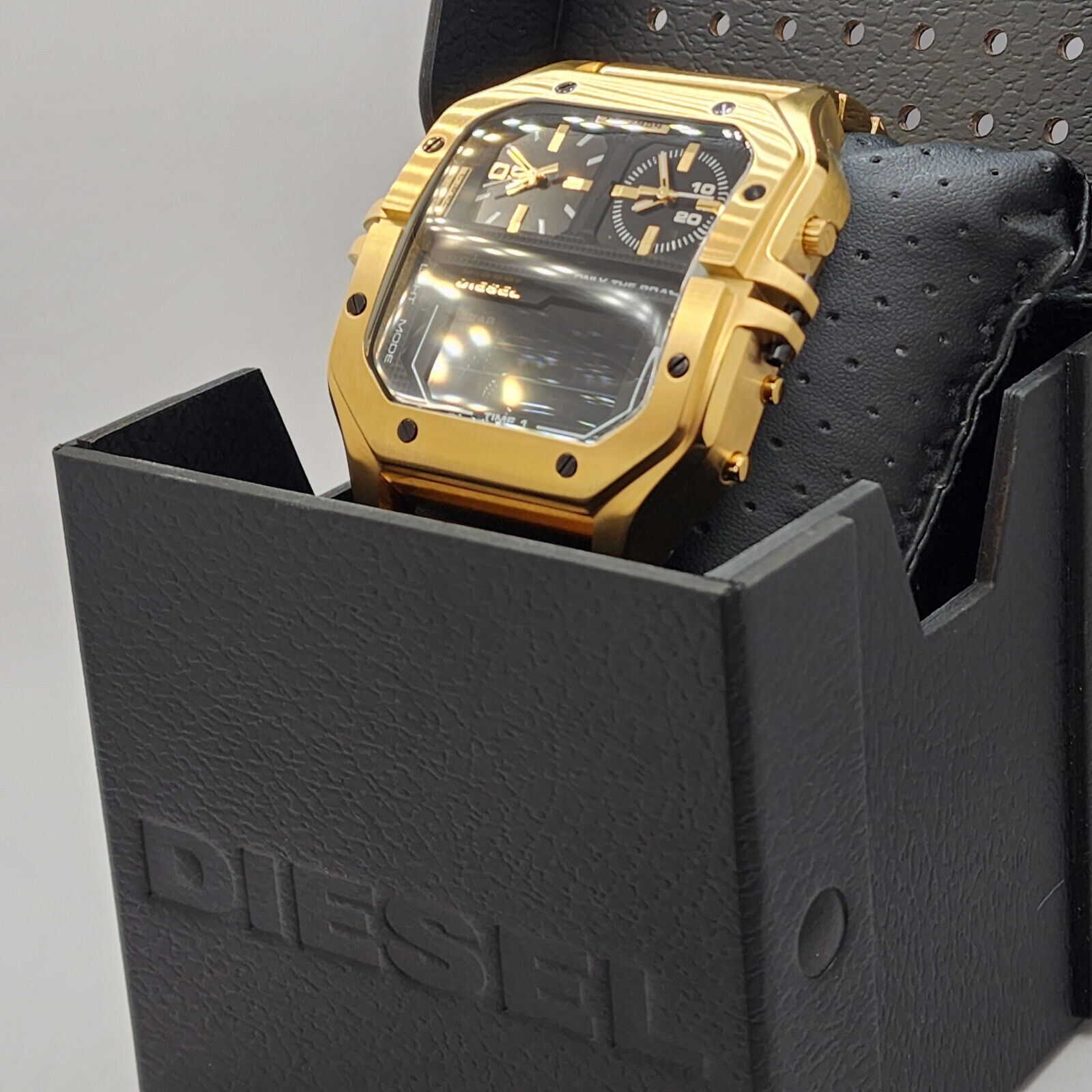 ORIGINAL DIESEL MENS WATCH CLASHER GOLD-TONE 3 TIME ZONE ANALOG