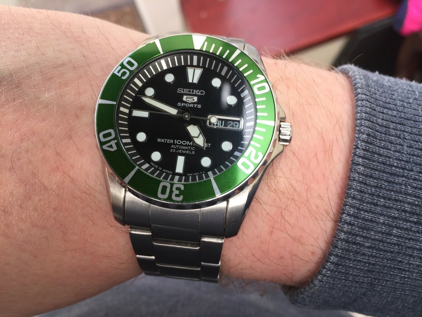 Seiko 5 cheap green bezel