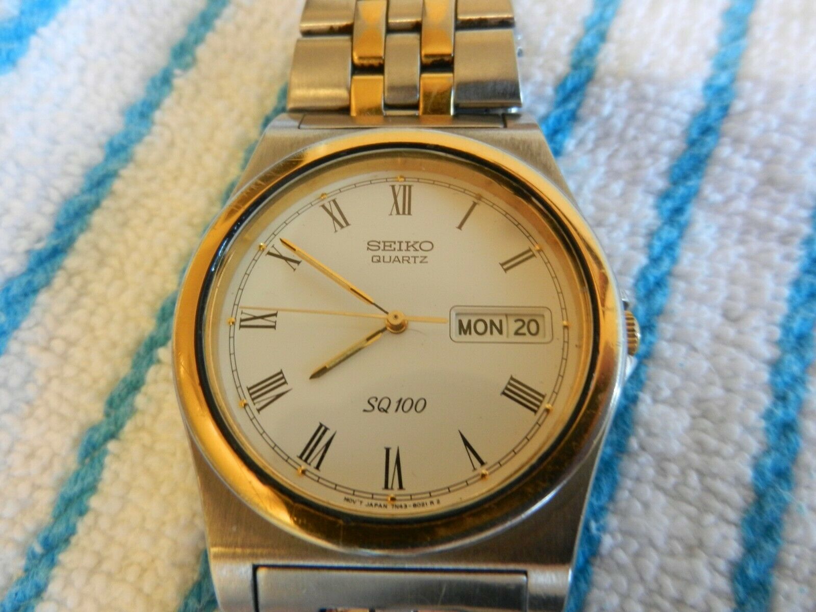 seiko sq100 gold