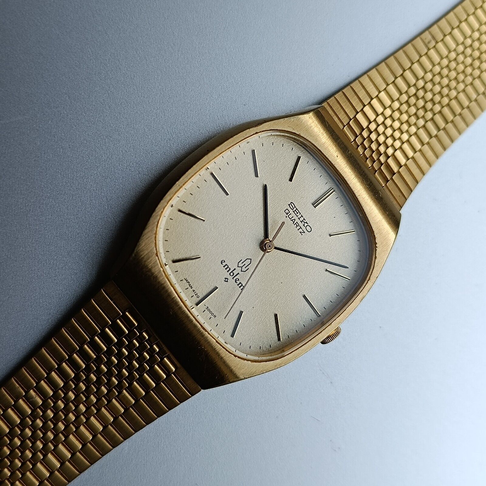Seiko Emblem 4120-5000 Aug 1976 Snowflake Linen Dial Mens Gold