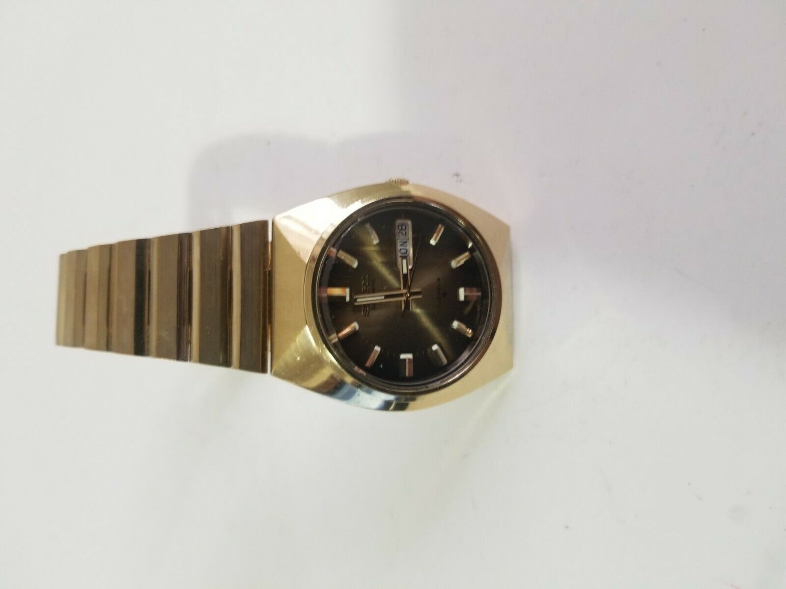 vintage gold color SEIKO 6309 7009 man auto date and day watch