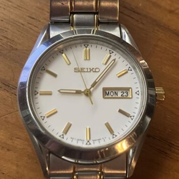 Seiko 7N43 9070 White Face w Gold Accents Watch