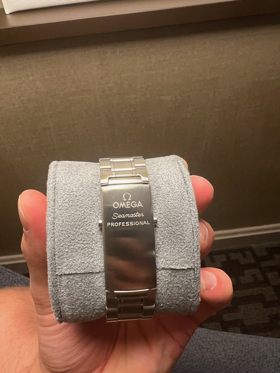 [2,500 USD] Omega SMP Electric Blue quartz 2265.80 WatchCharts