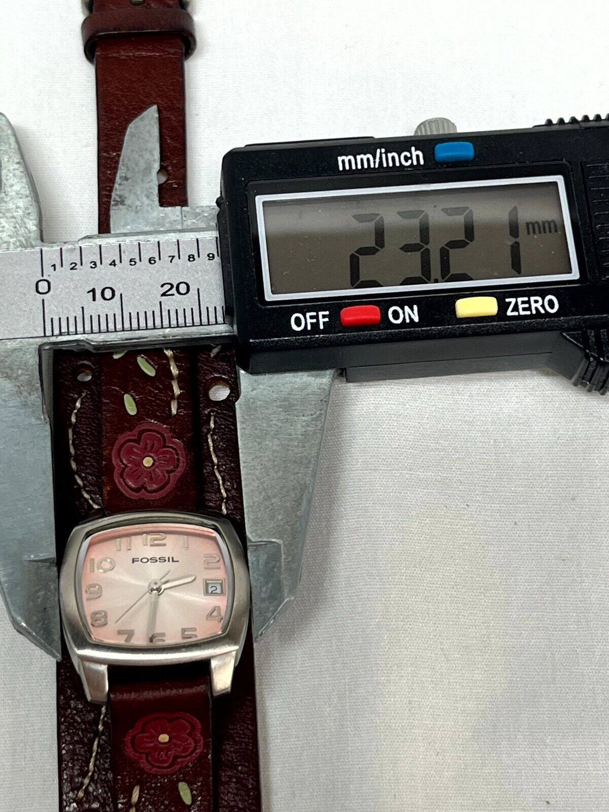Ladies Fossil JR-8780 Silver Tone Bund Strap Quartz Date Ladies Fossil JR-8780 Silver Tone Bund Strap Quartz Date