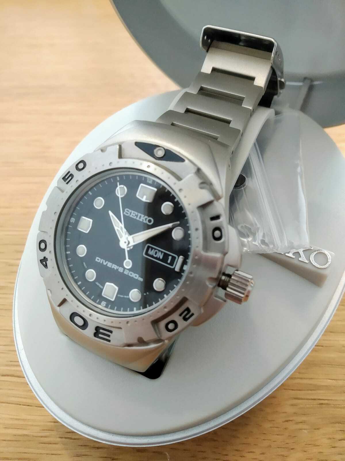 SEIKO Air Diver V736-7A10 200M Watch - Vintage & Rare 