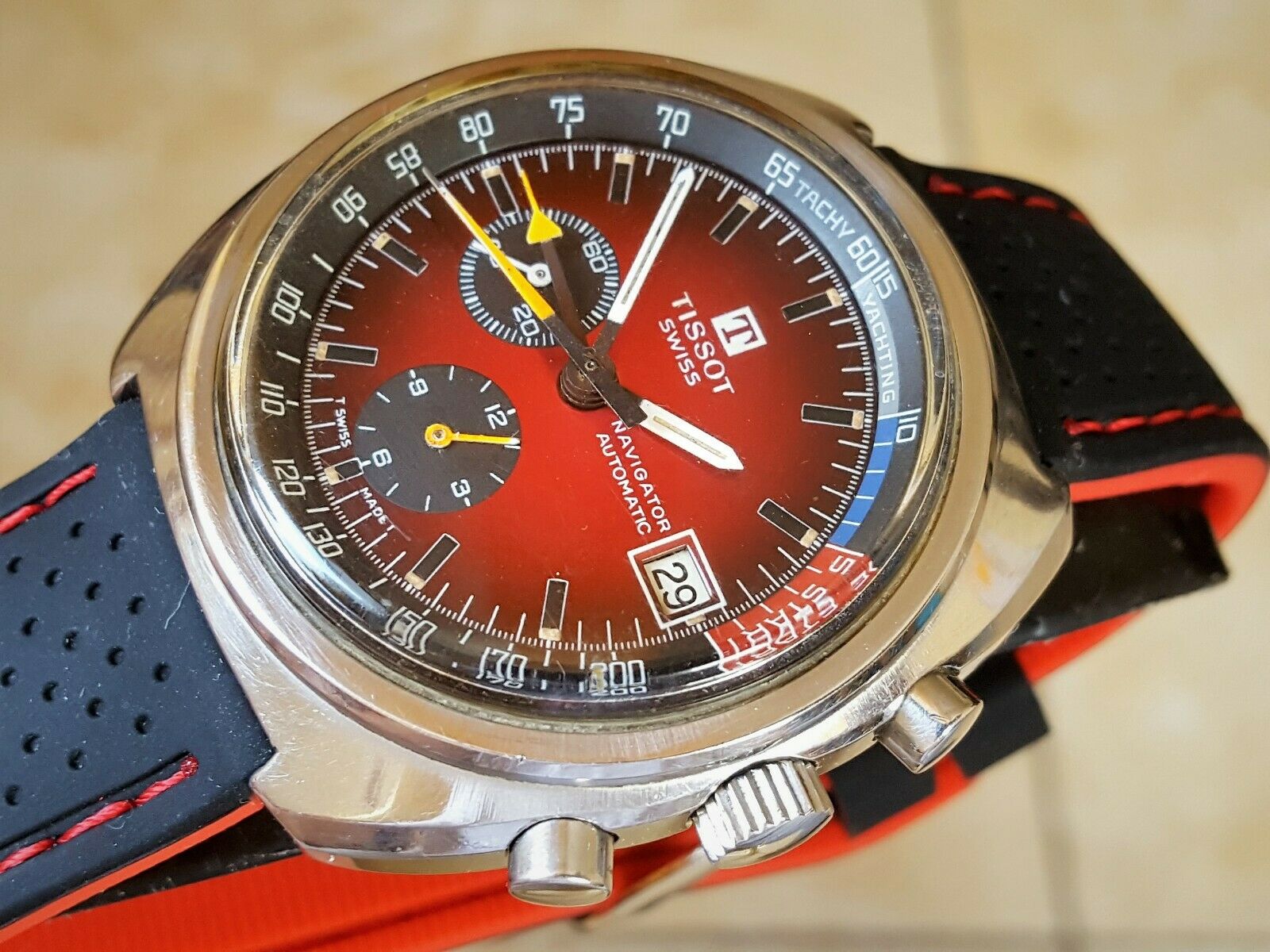 Vintage tissot navigator yachting oversize burgundy red dial