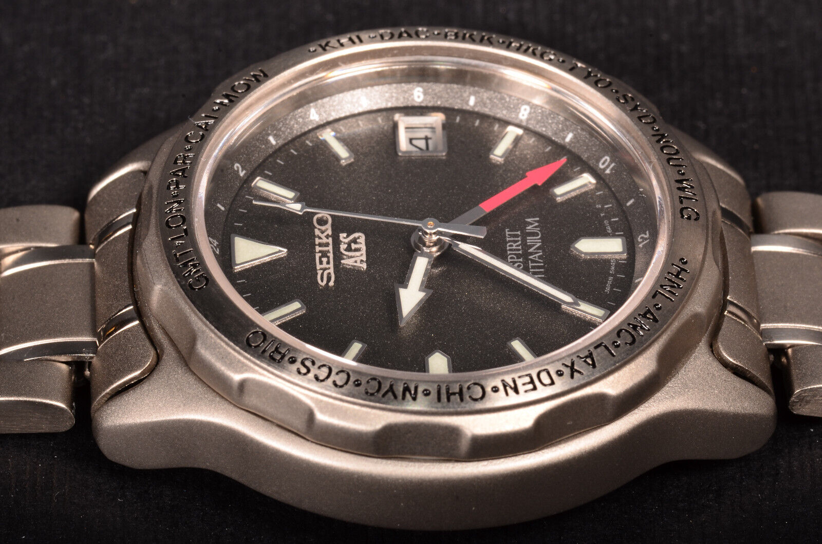 Seiko Spirit 5M45-6A10 SCDZ007 World Time GMT AGS/Kinetic Titanium