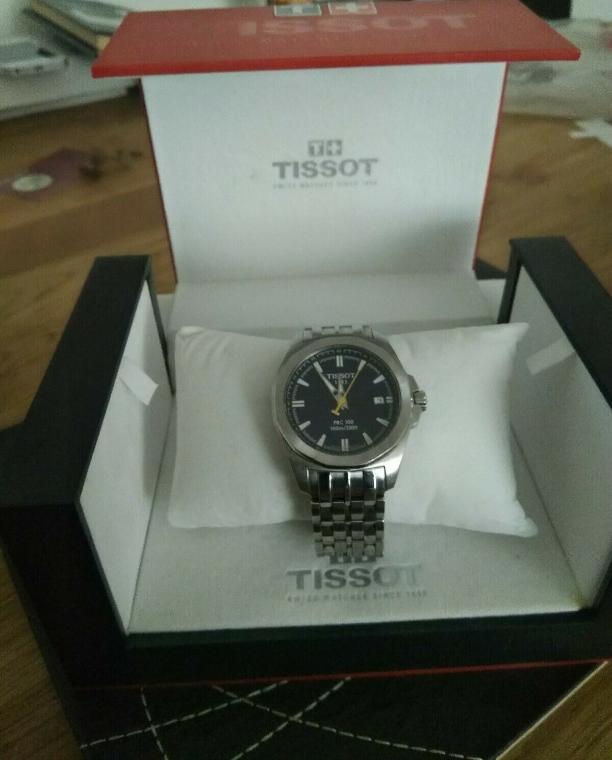 Tissot analogue outlet quartz watches