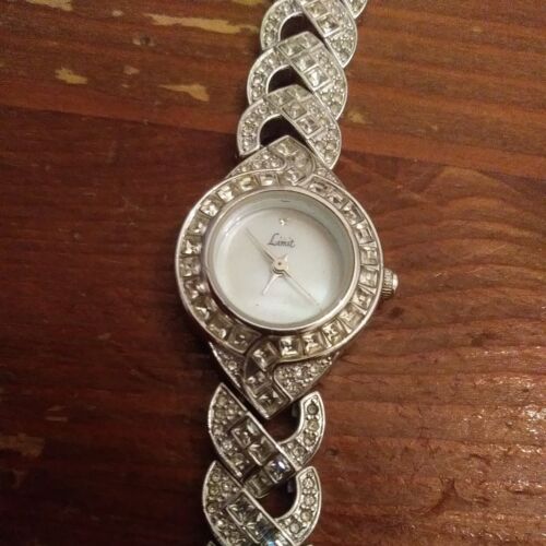 LIMIT C2035 LADIES BRACELET WATCH USED WITH NEW BATTERY in