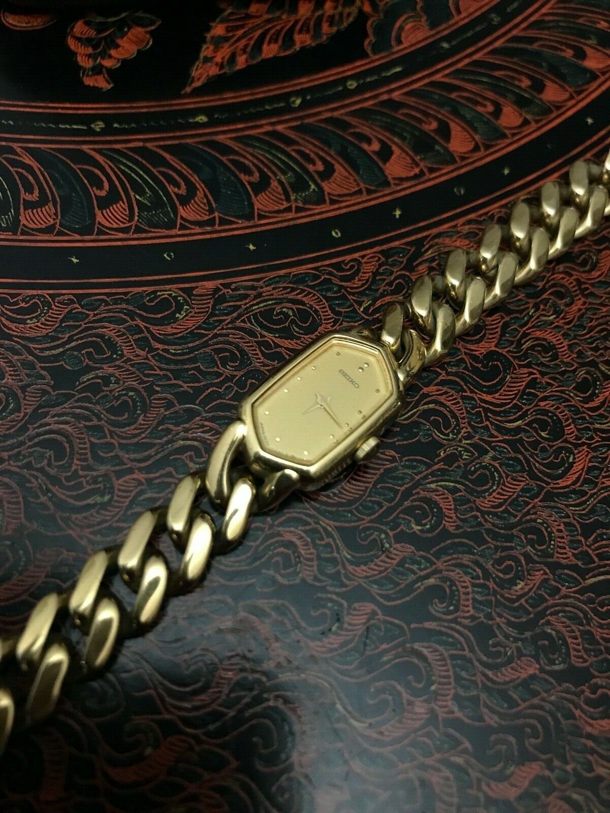 Seiko 2E20-5360 Ladies Quartz Watch Japan | WatchCharts Marketplace