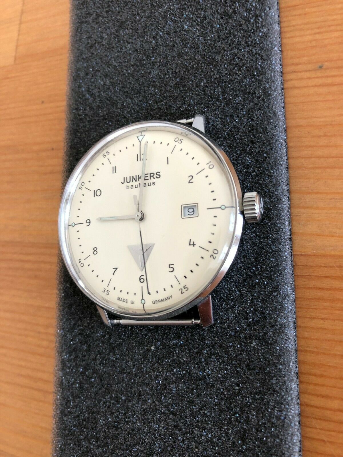 Junkers Herrenuhr Quarz 6046-5 Junkers Bauhaus 39mm | WatchCharts