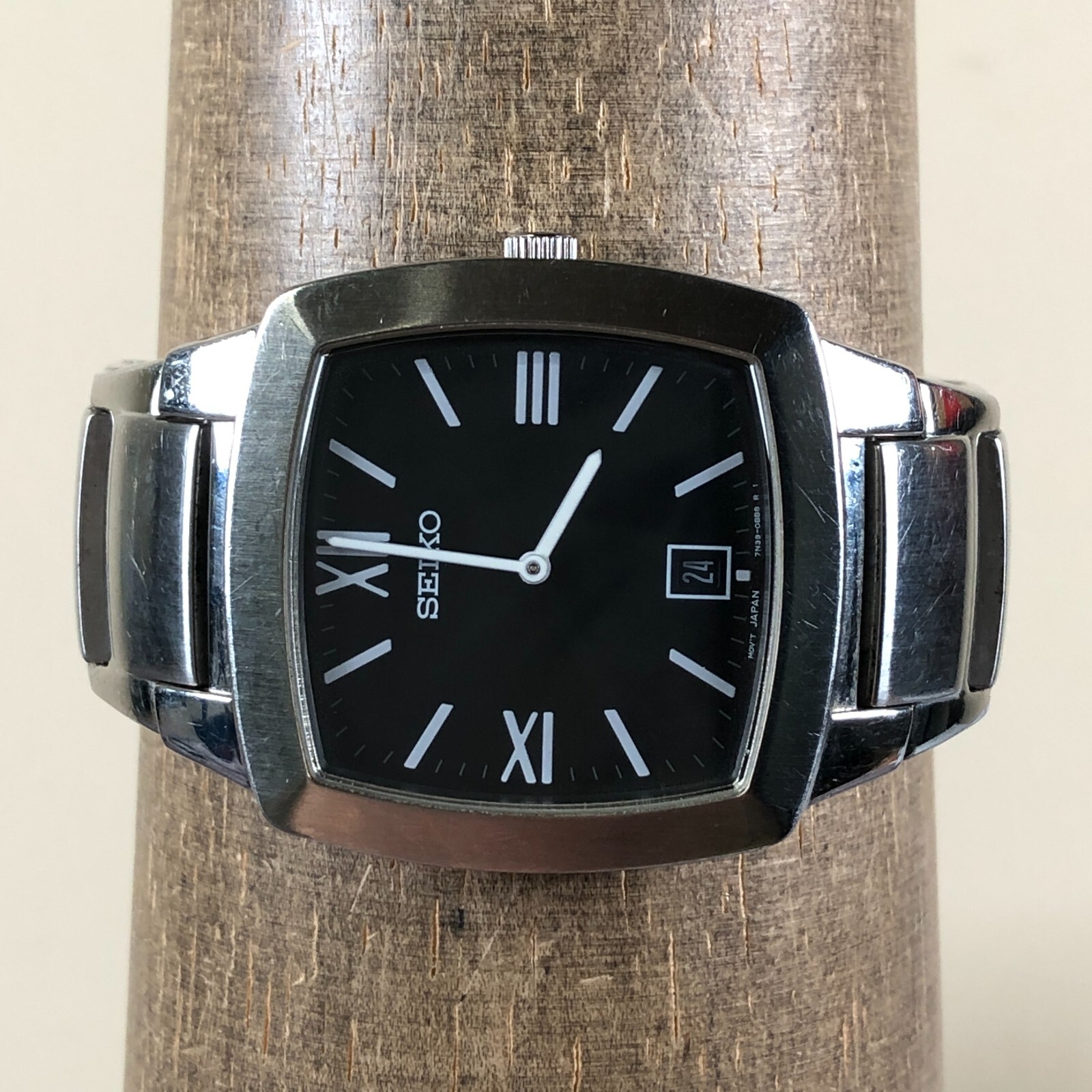 Seiko Men 7N39-0AS0 Date Silver Tone Rectangular Quartz 34mm Watch