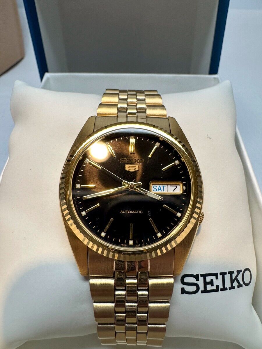 NOS Seiko 5 SNXZ16 7S26 Automatic Gold-tone Black Dial Mens Watch