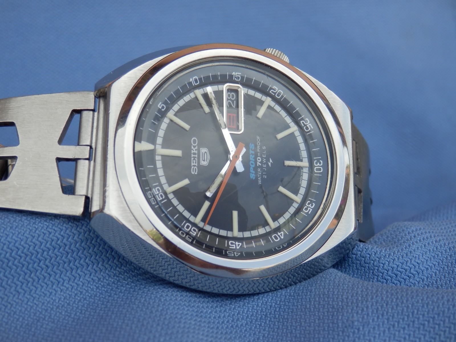 Seiko 5 7019-6010 Price as of June 2026 | WatchCharts