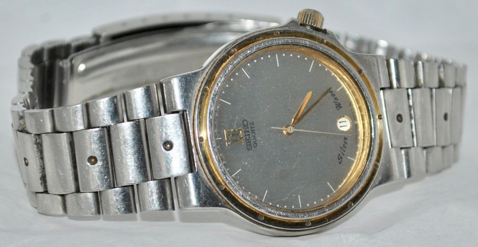 Vintage Seiko Men's Silver Wave 2-Tone Watch Date Function Window