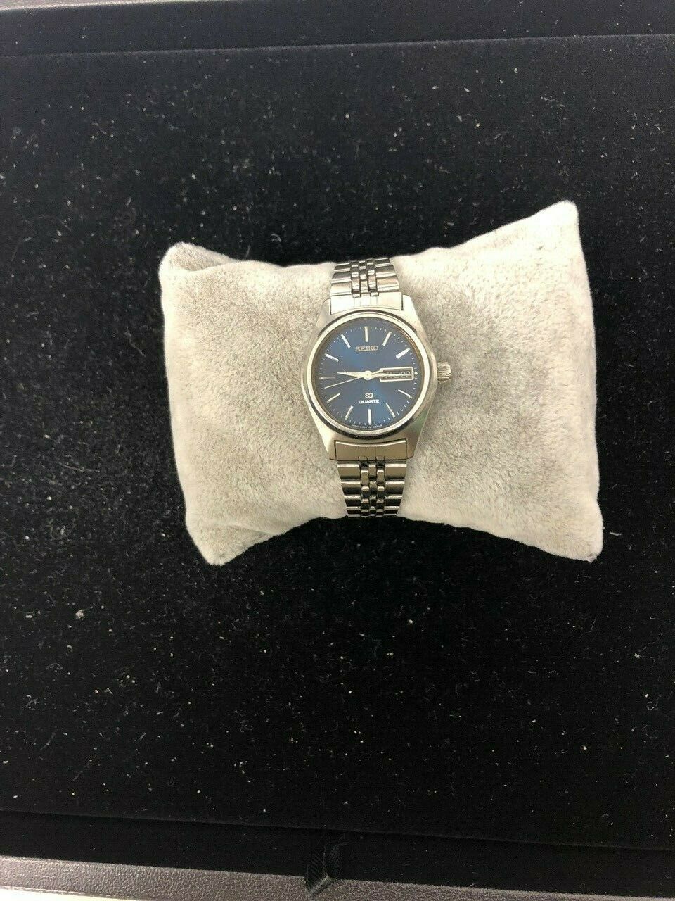 Vintage Ladies Seiko SQ 4303-0029 Silver Tone Day Date Watch New