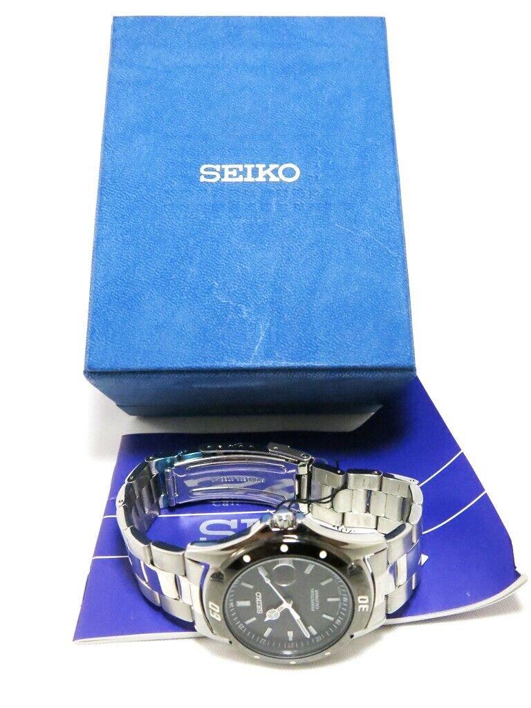 N.O.S Vintage SEIKO 8F32-0069 50m' Date Quartz Watch Black