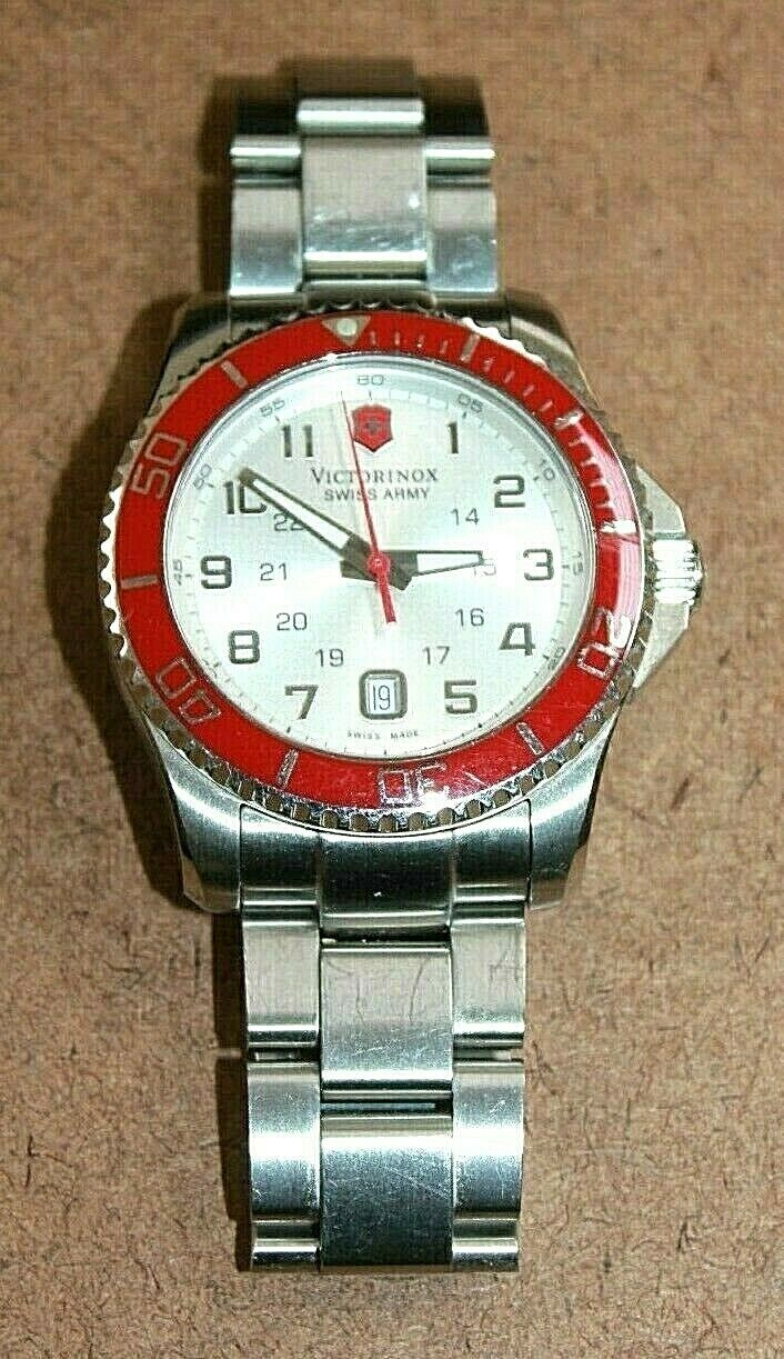 Victorinox maverick red outlet bezel